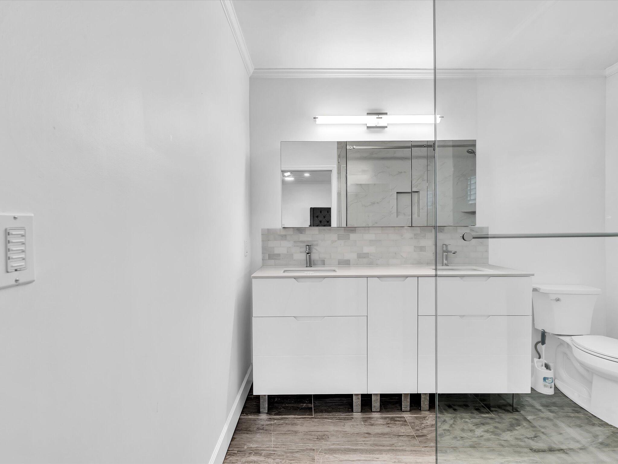 HOLLYWOOD HILLS - Residential