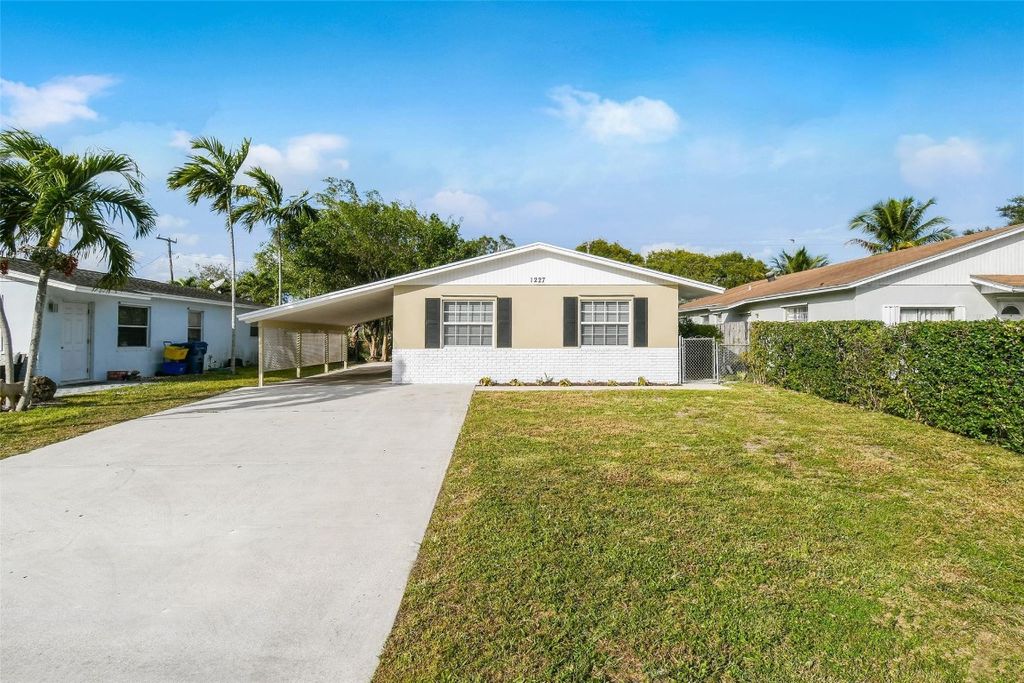 Photo of 1227 Cherokee Street, Jupiter, FL 33458 (MLS # F10543897)