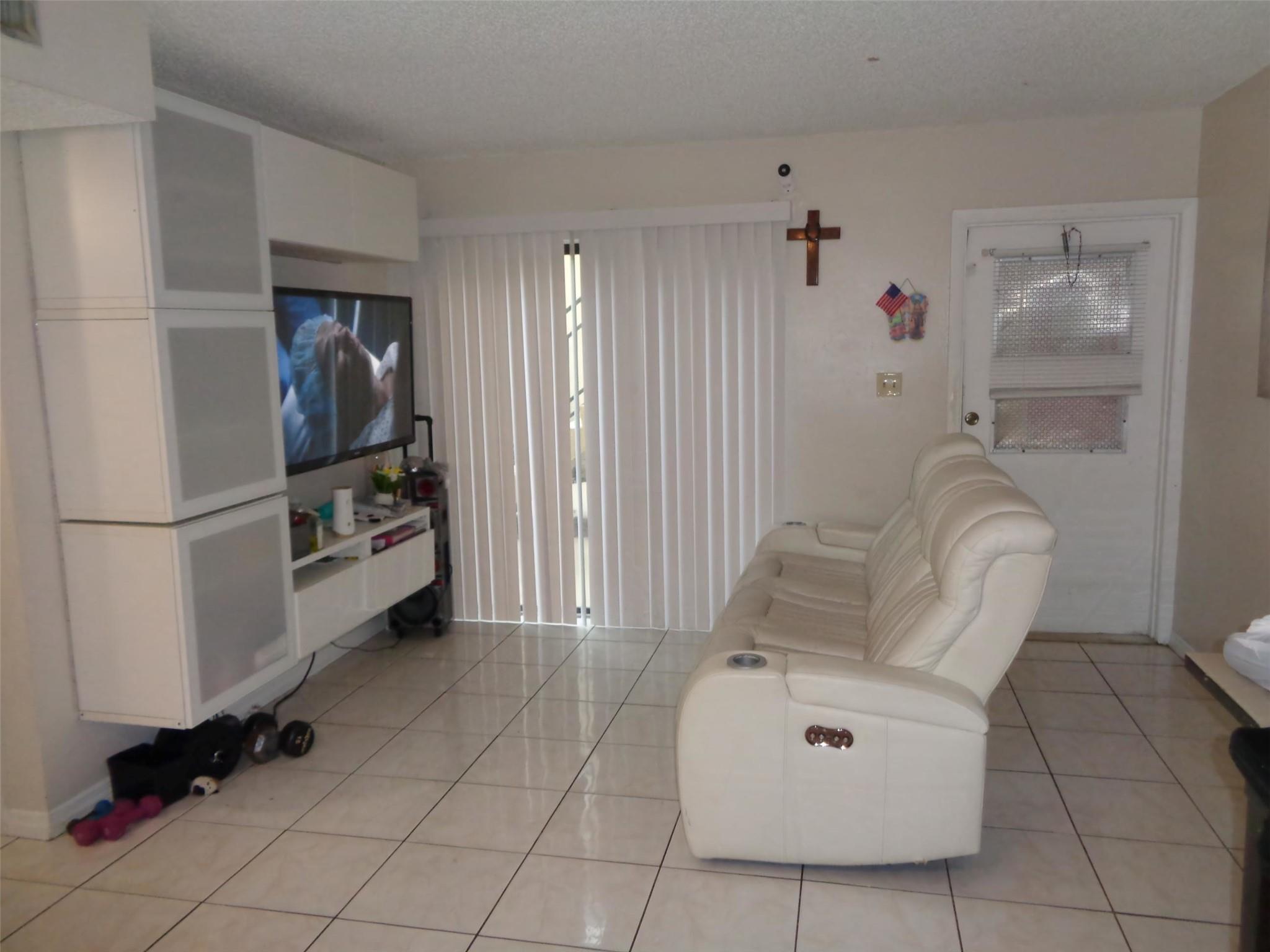 2651 Riverside Dr 1
