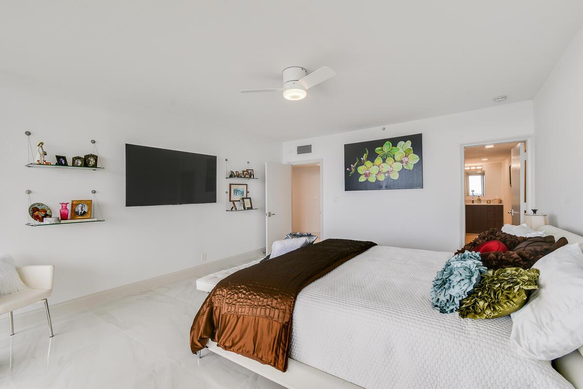 OLD PORT COVE LAKE POINT - Residential