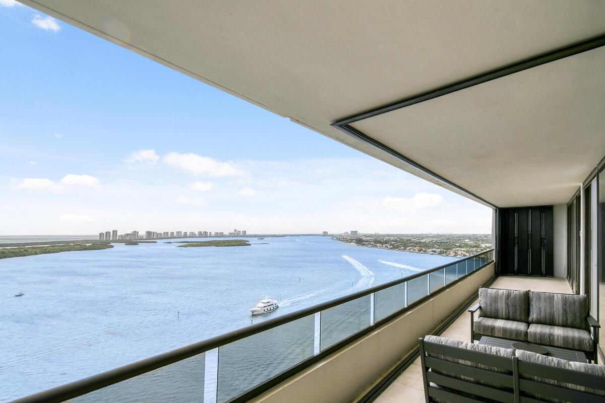 OLD PORT COVE LAKE POINT - Residential