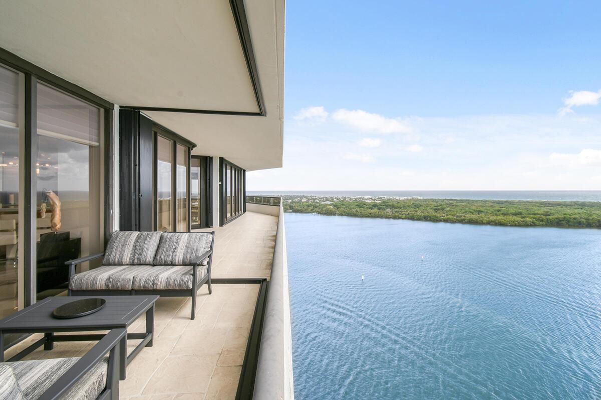 OLD PORT COVE LAKE POINT - Residential