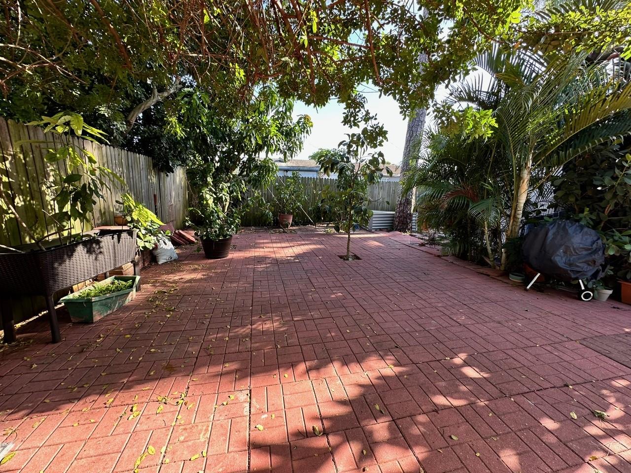 BROADVIEW PARK SEC 4 - Residential Lease