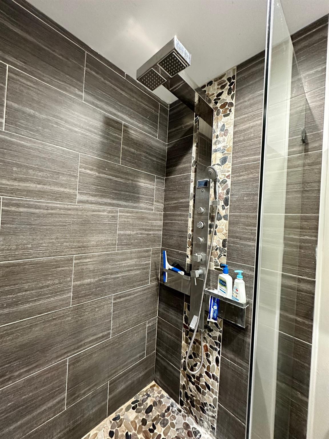 BROADVIEW PARK SEC 4 - Residential Lease