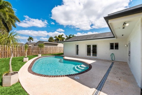 Tiny photo for 11831 NW 38th Place, Sunrise, FL 33323 (MLS # B26021406)