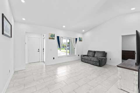 Tiny photo for 11831 NW 38th Place, Sunrise, FL 33323 (MLS # B26021406)