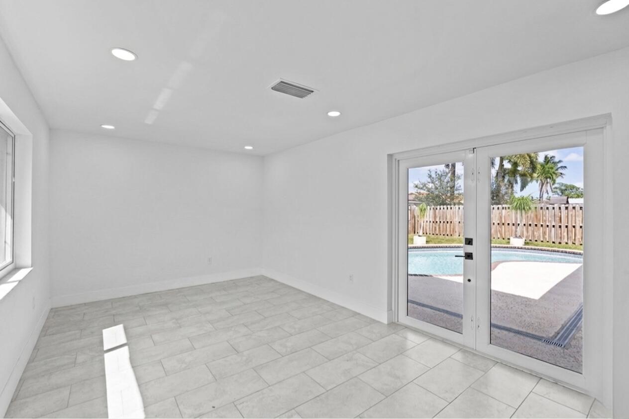 SUNRISE GOLF VILLAGE - Residential