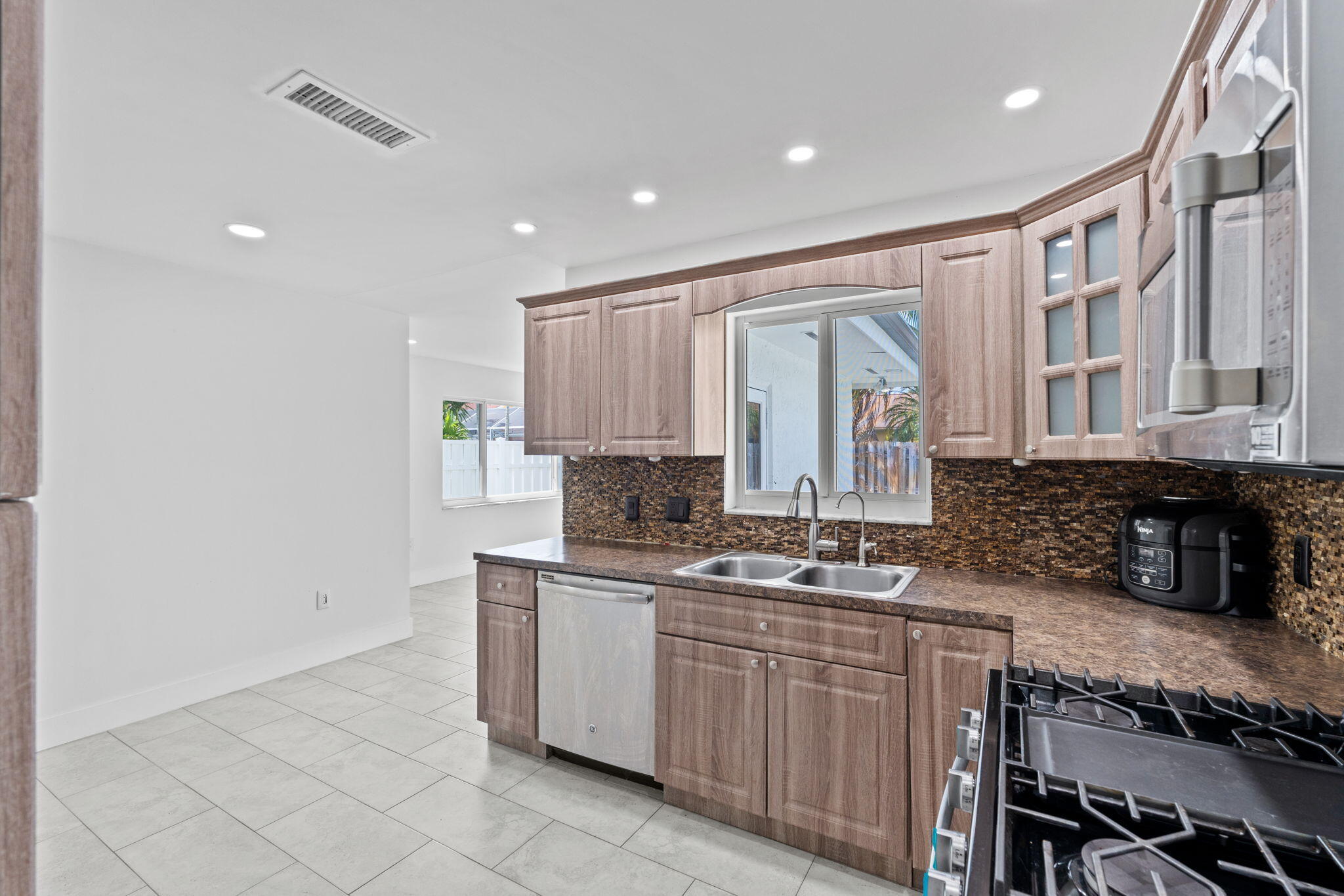 SUNRISE GOLF VILLAGE - Residential