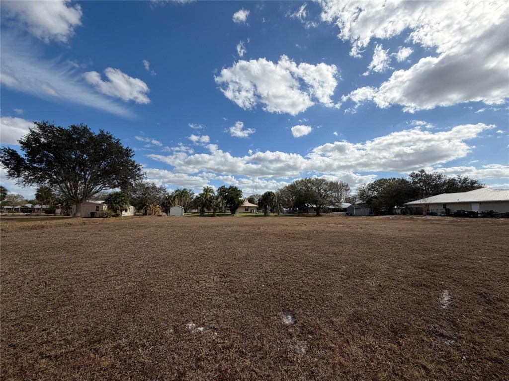 LAZY 7 ESTATES - Land