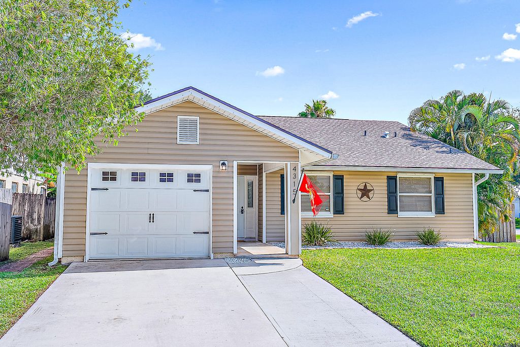 Photo of 4315 SE Tamarind Street, Stuart, FL 34997 (MLS # R10986471)