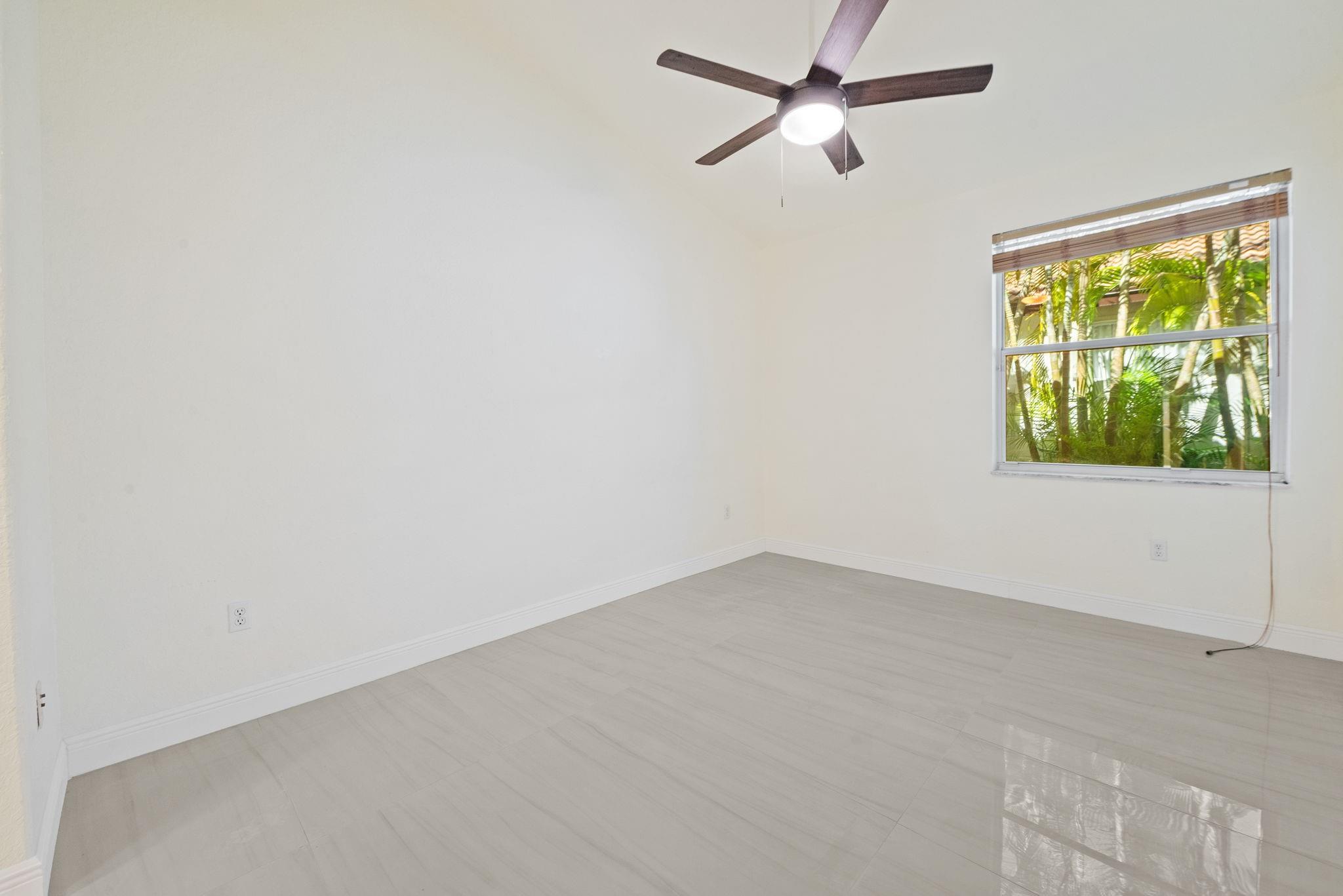 SUNSET LAKES PLAT ONE - Residential Lease