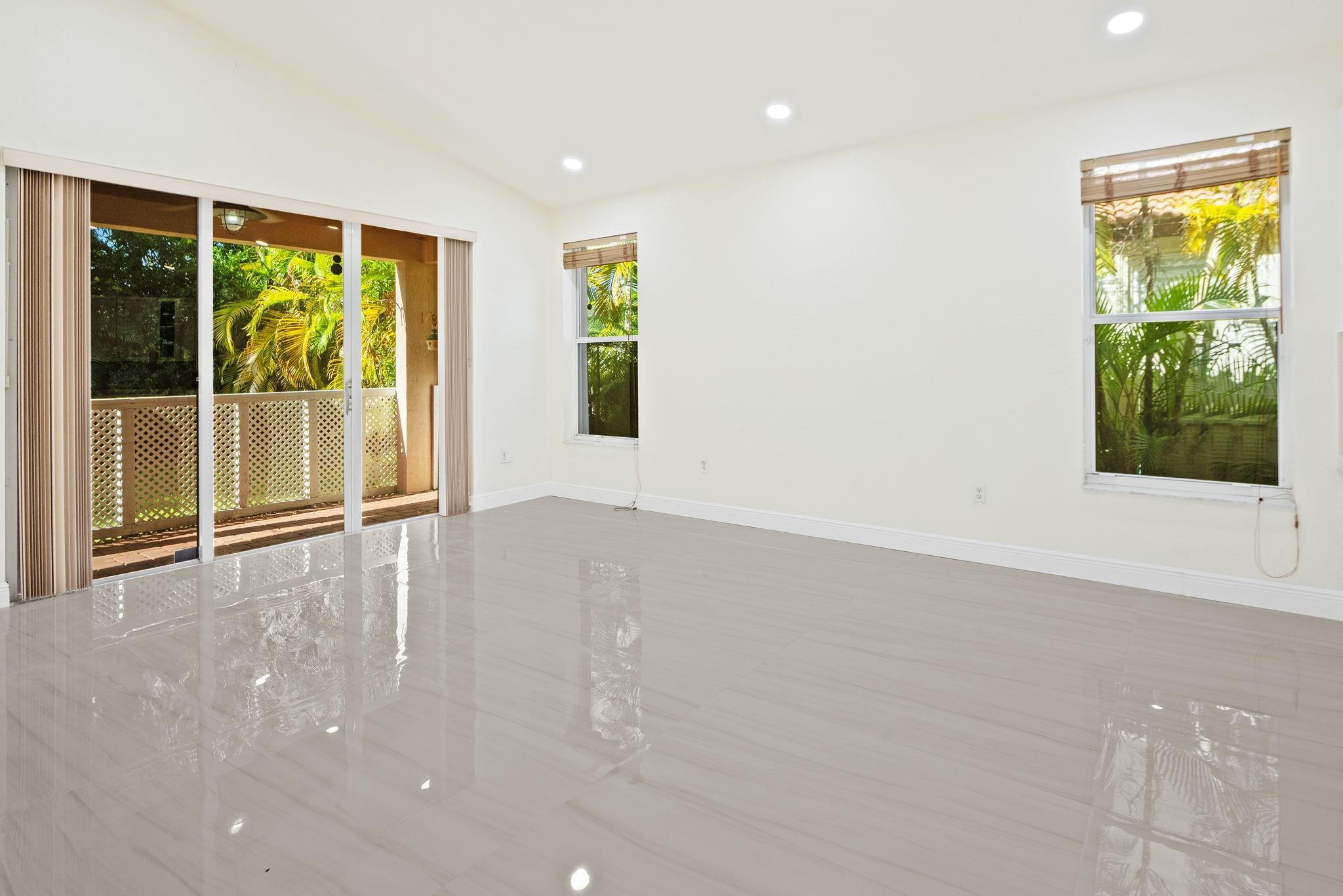 SUNSET LAKES PLAT ONE - Residential Lease