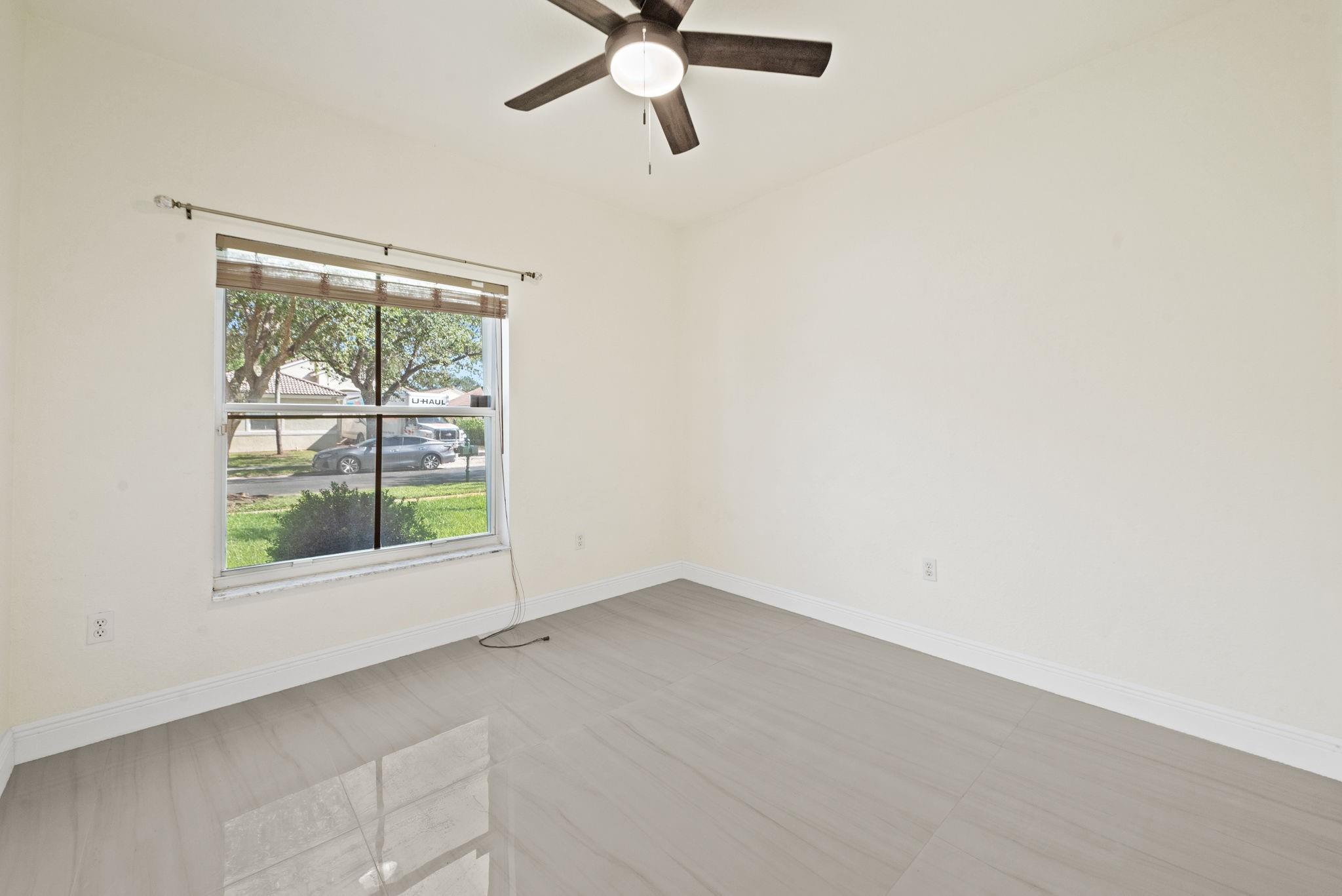 SUNSET LAKES PLAT ONE - Residential Lease