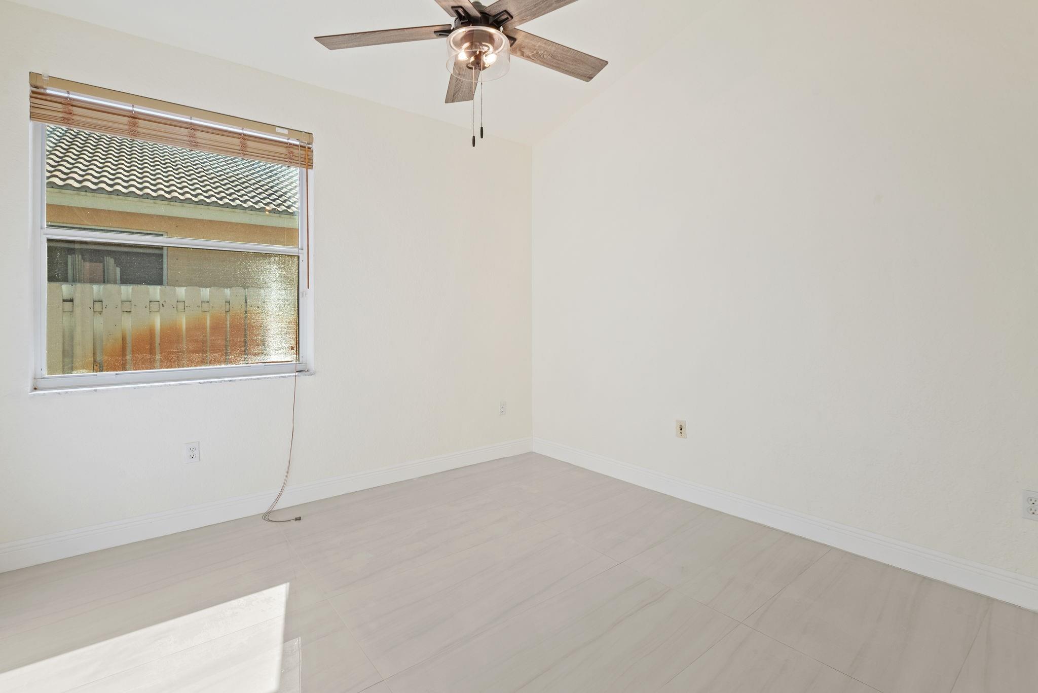 SUNSET LAKES PLAT ONE - Residential Lease