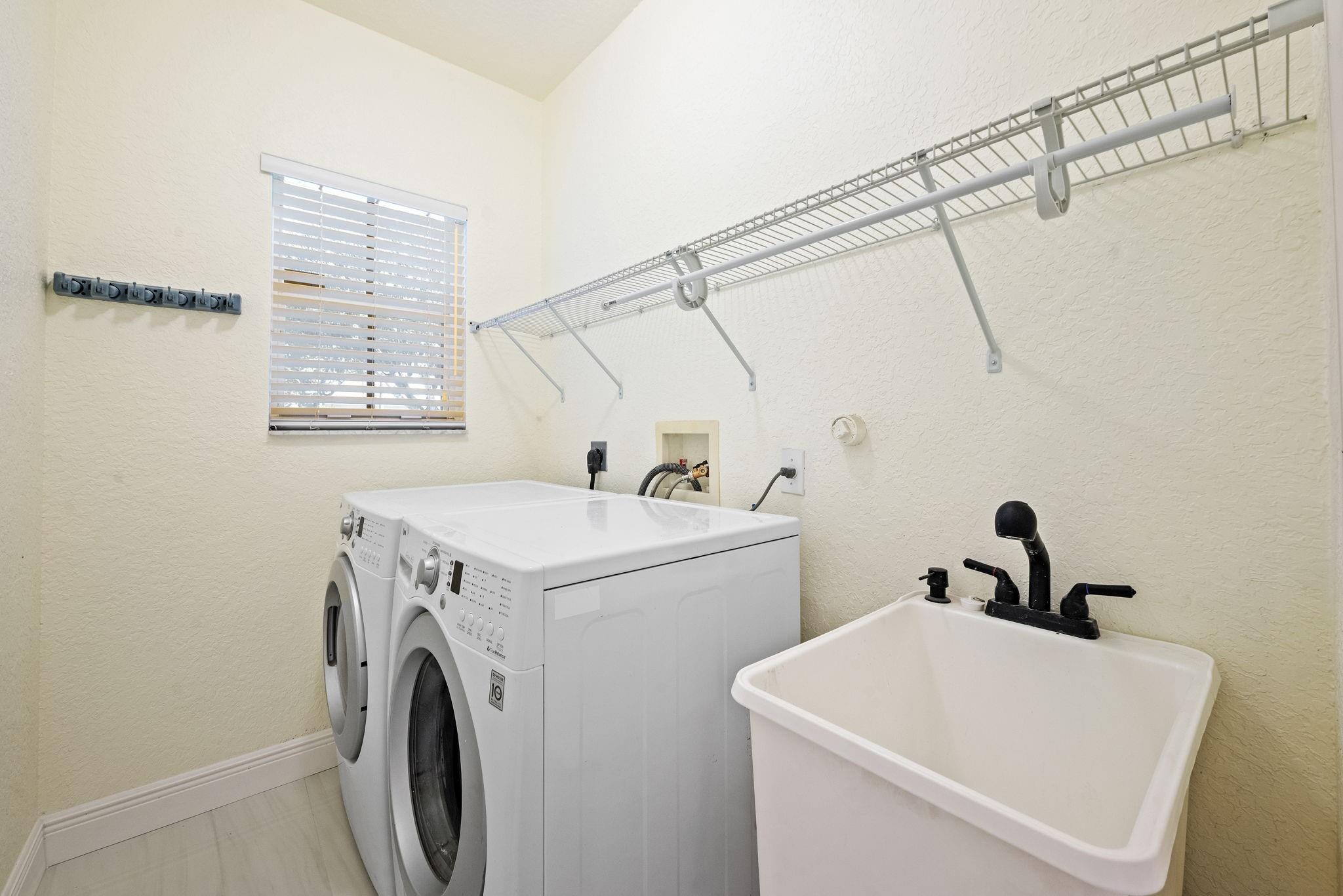 SUNSET LAKES PLAT ONE - Residential Lease