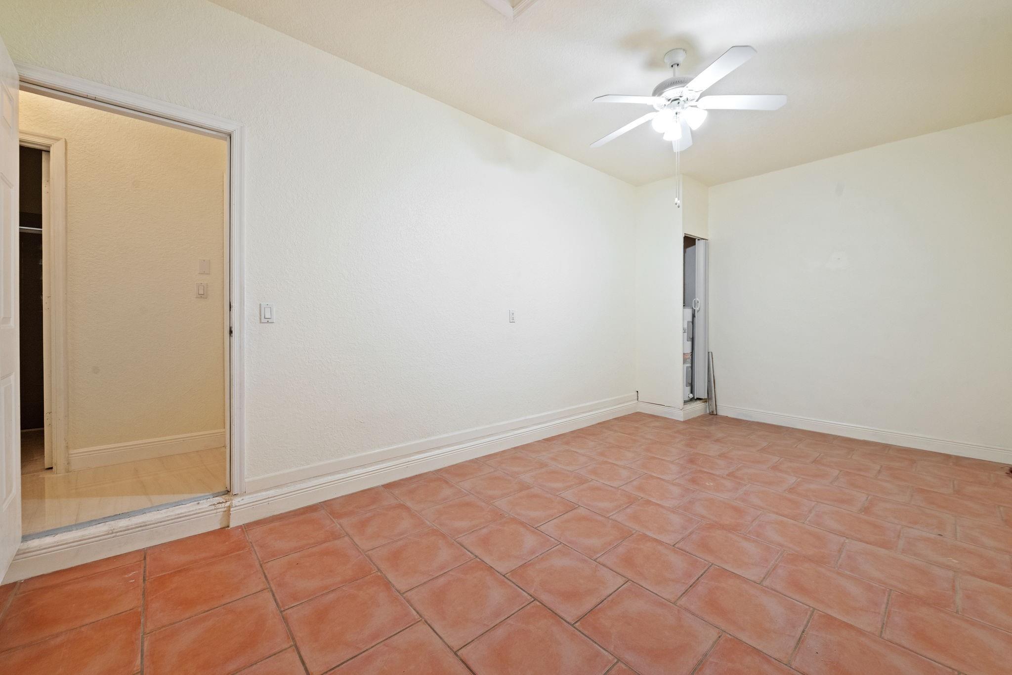 SUNSET LAKES PLAT ONE - Residential Lease