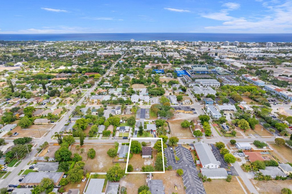 Photo of 120 NW 6th Avenue, Delray Beach, FL 33444 (MLS # R10981271)