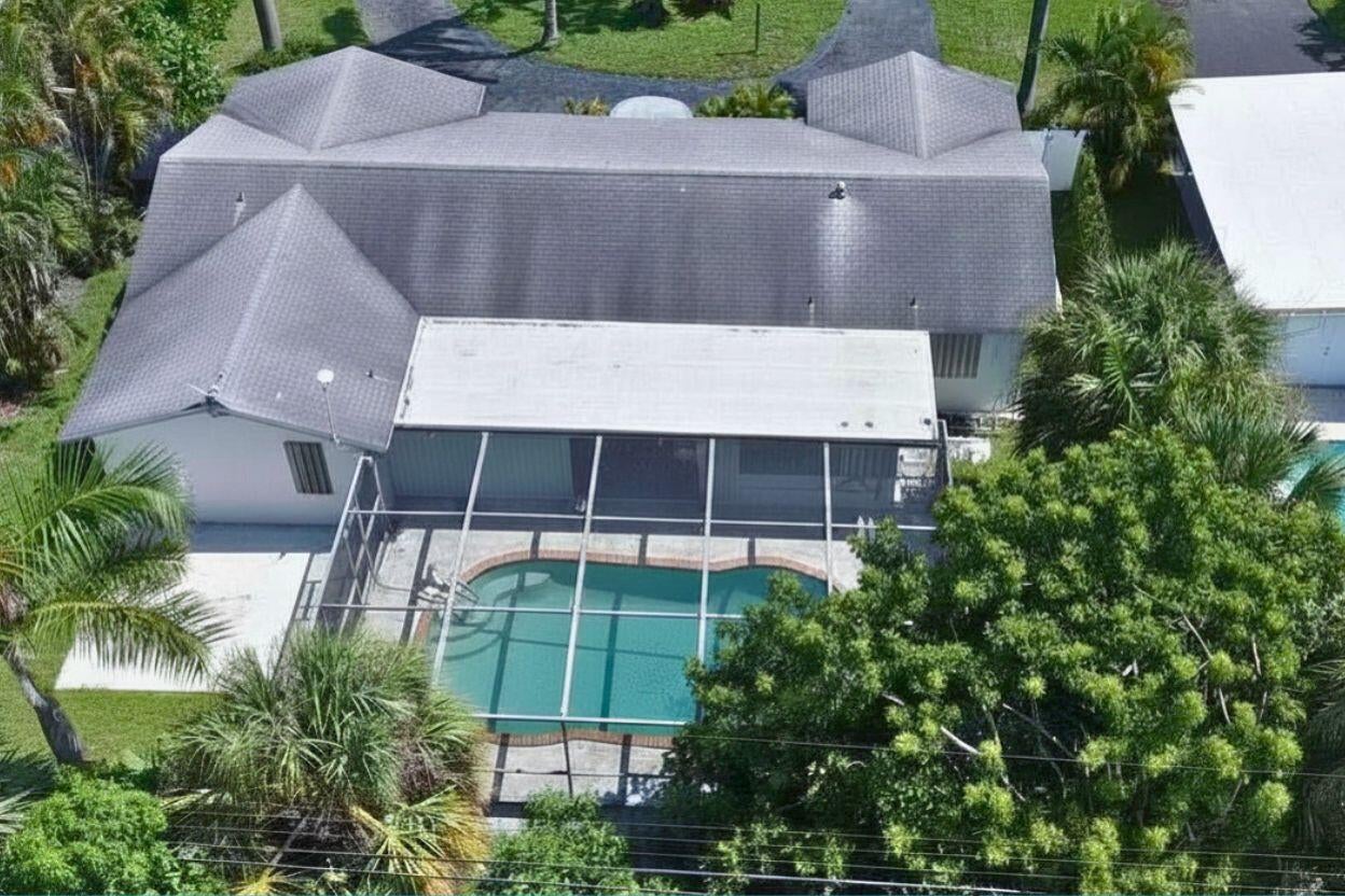 1261 NE 4TH Court