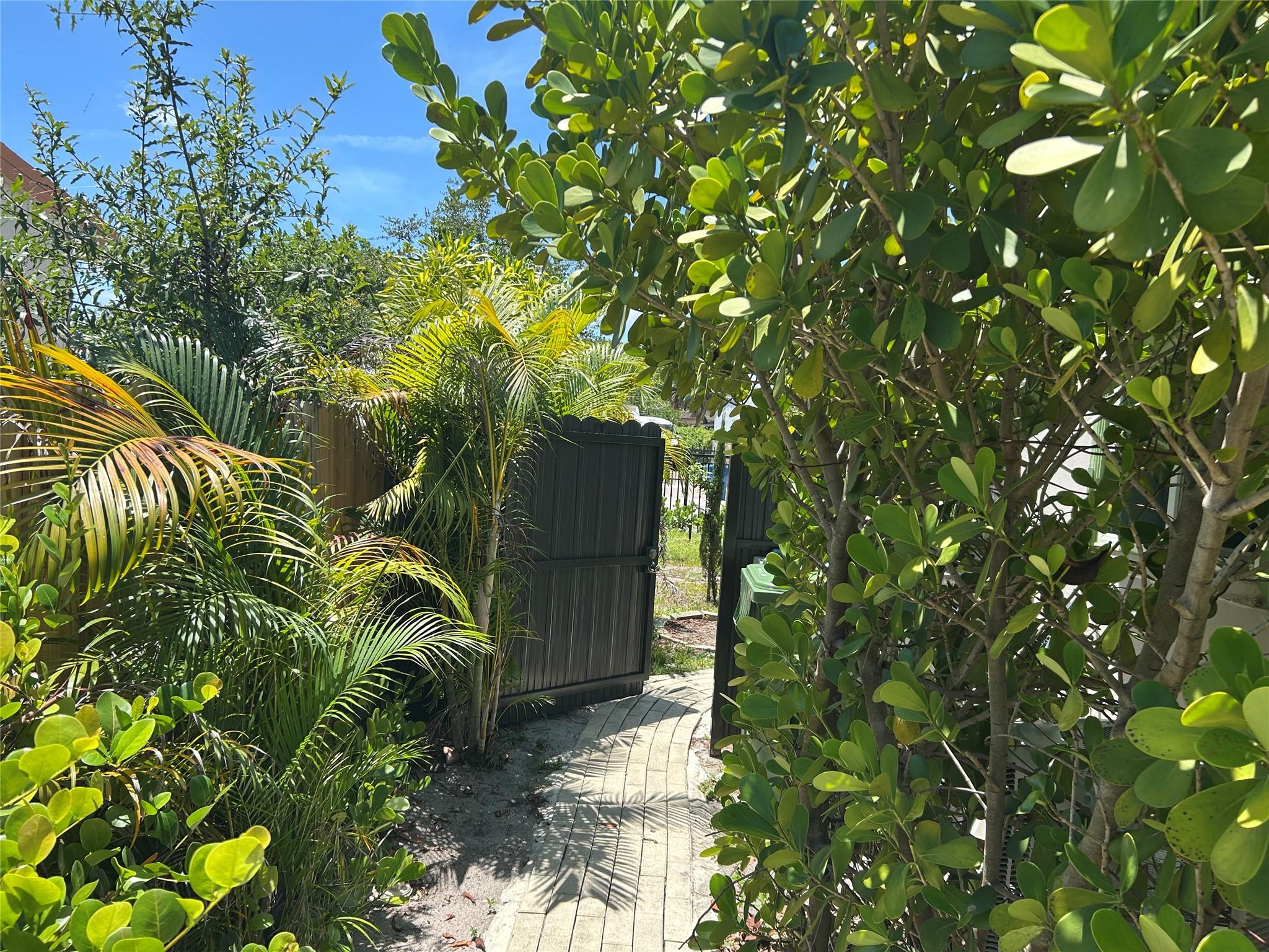 Lauderdale Manors Add 30- - Residential Lease