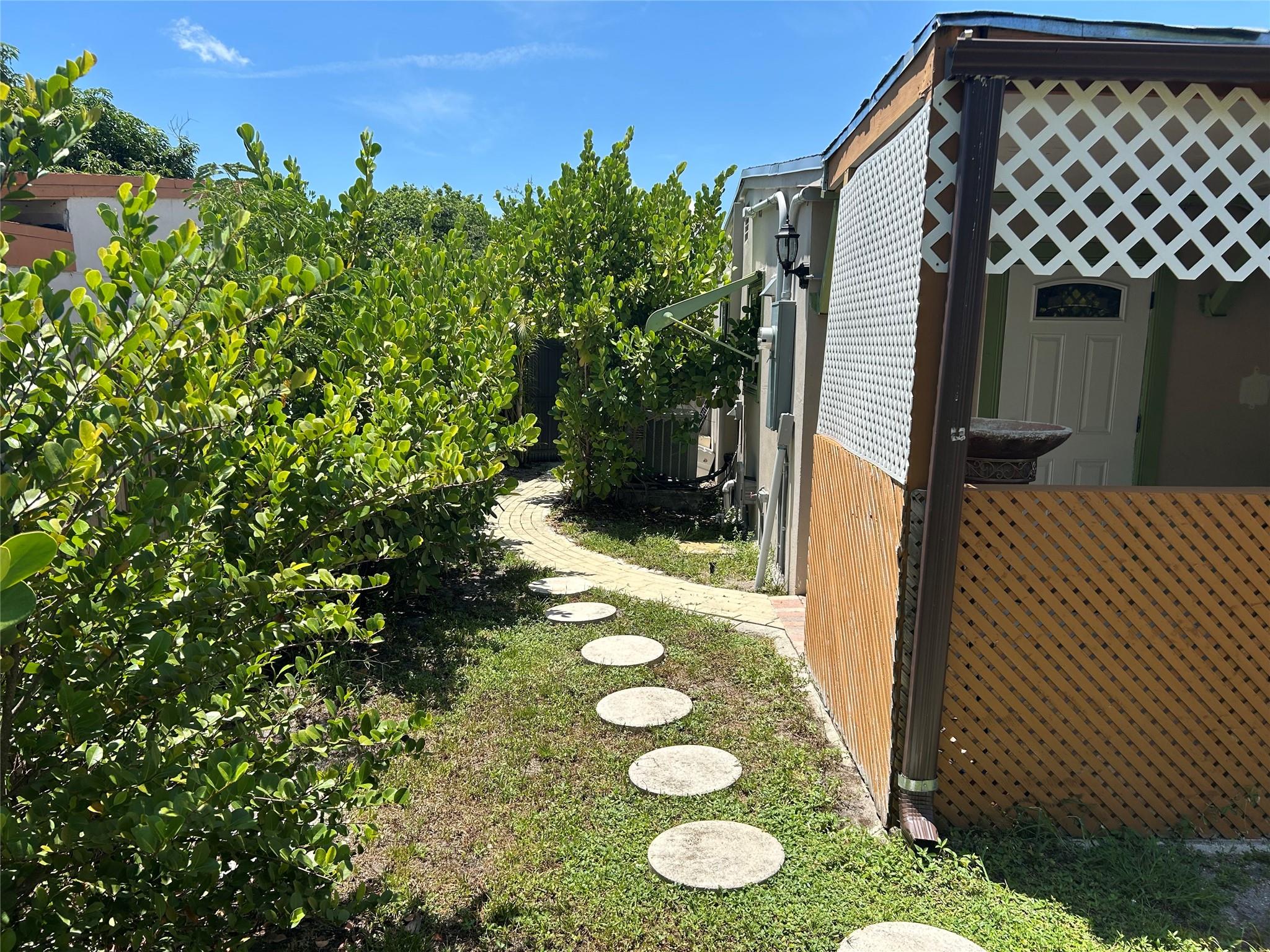 Lauderdale Manors Add 30- - Residential Lease