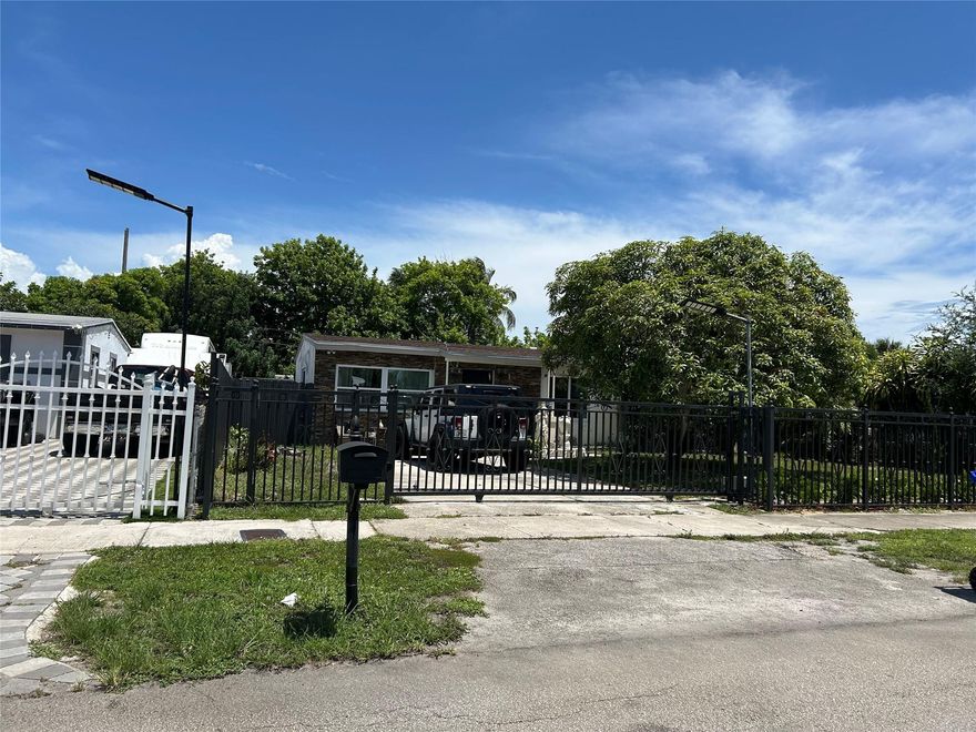 WELL KEPT 1 BEDROOM 1 BATH SELF CONTAINED UNIT. PRIVATE PATIO, VERY QUIET, SERENE