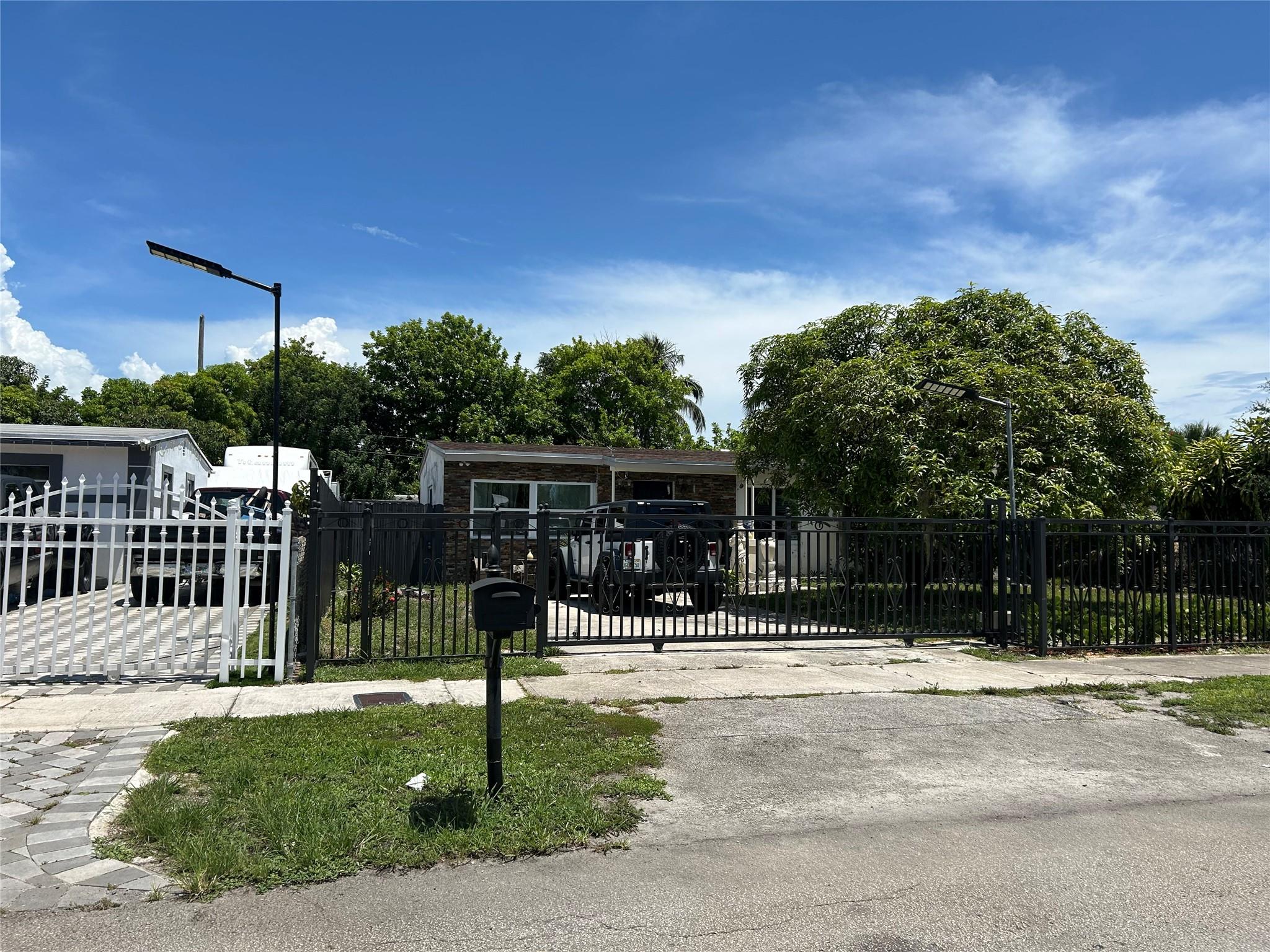 Lauderdale Manors Add 30- - Residential Lease