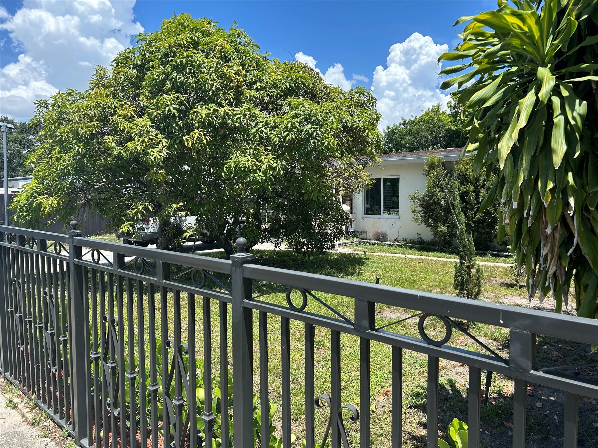 Lauderdale Manors Add 30- - Residential Lease