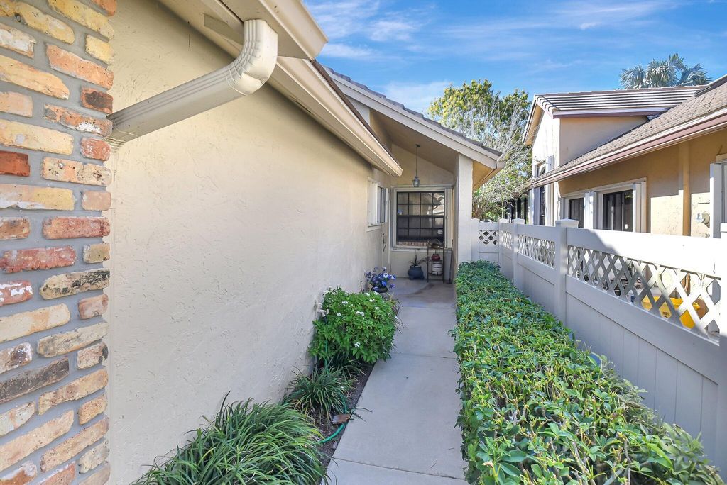 Photo of 6964 Bitterbush Place, Boynton Beach, FL 33472 (MLS # R11074740)