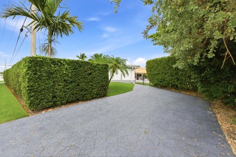 Tiny photo for 5900 Bayview Drive, Fort Lauderdale, FL 33308 (MLS # B26028971)