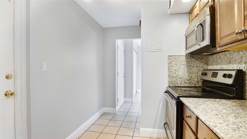 Photo of 3111 Oakland Shores Dr #F108, Oakland Park, FL 33309 (MLS # F10517839)