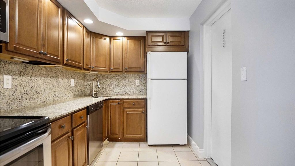 Photo of 3111 Oakland Shores Dr #F108, Oakland Park, FL 33309 (MLS # F10517839)