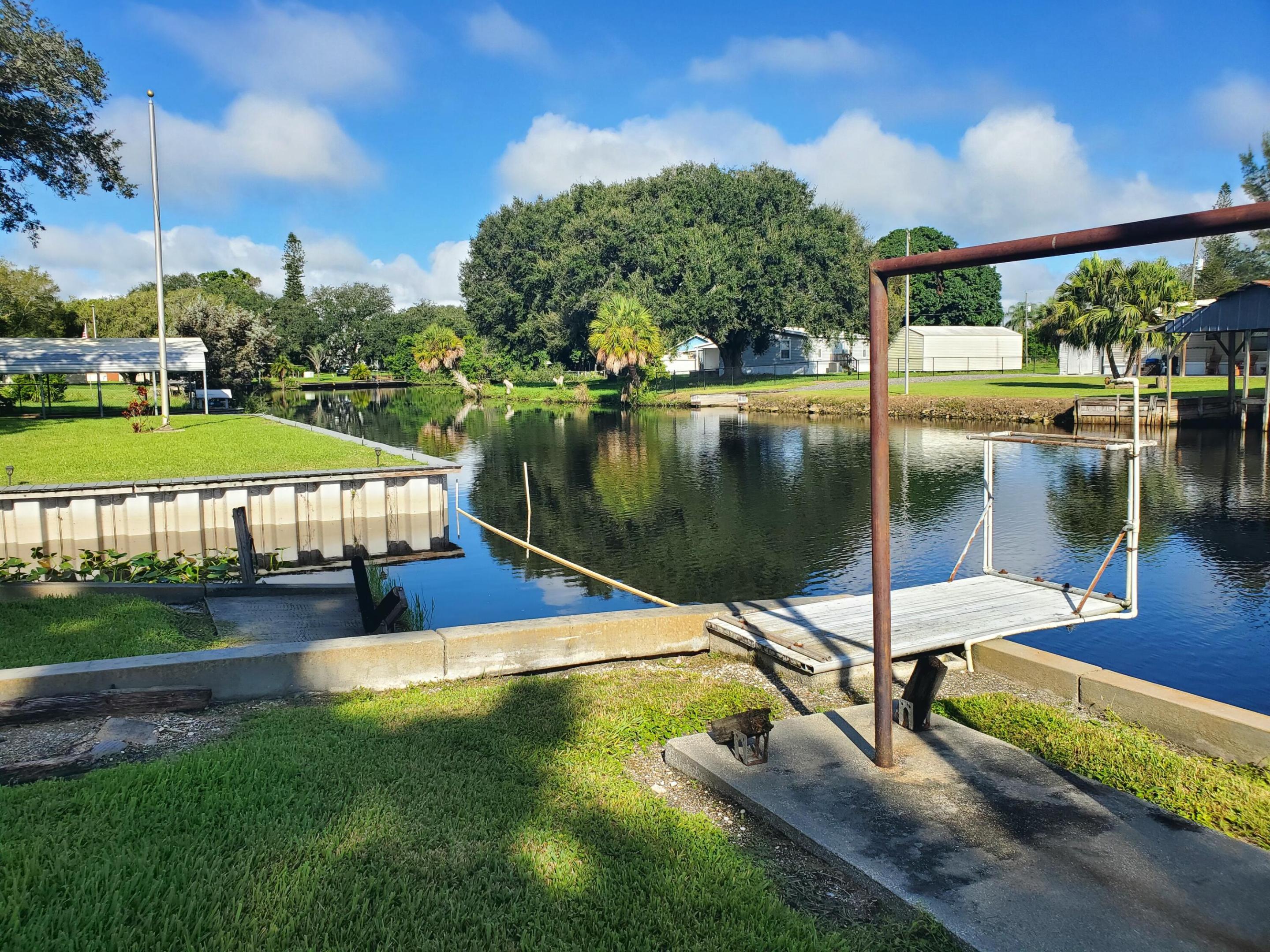 1122 Azalea Avenue