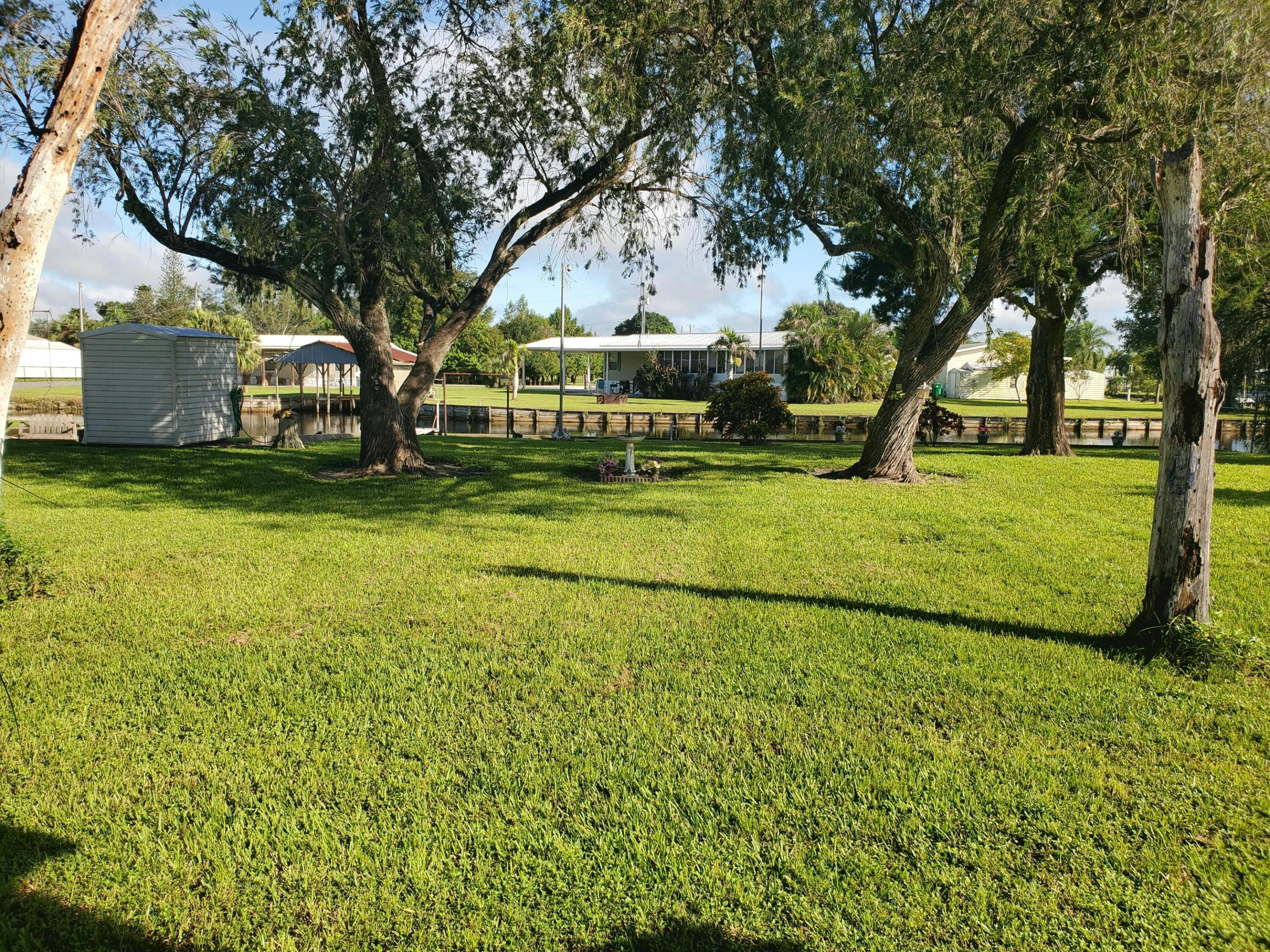 1122 Azalea Avenue