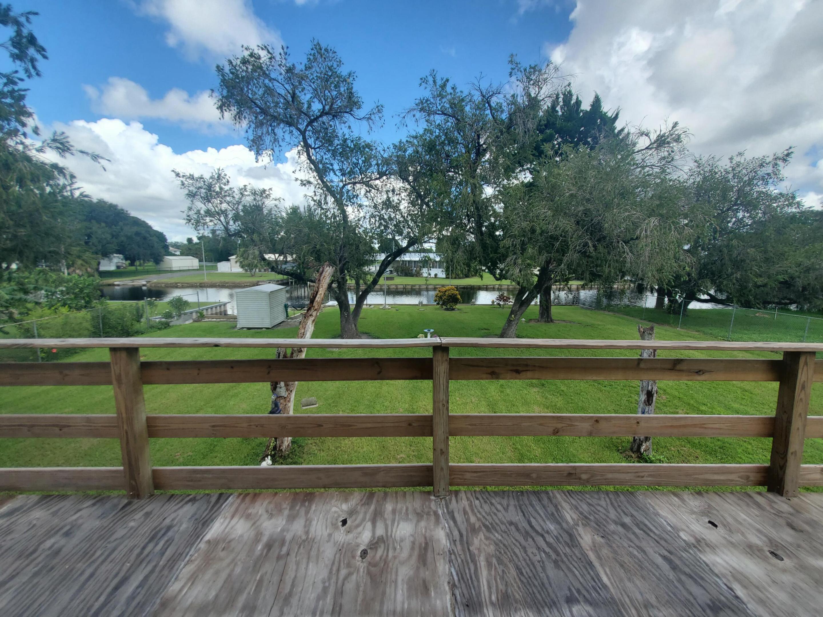 1122 Azalea Avenue