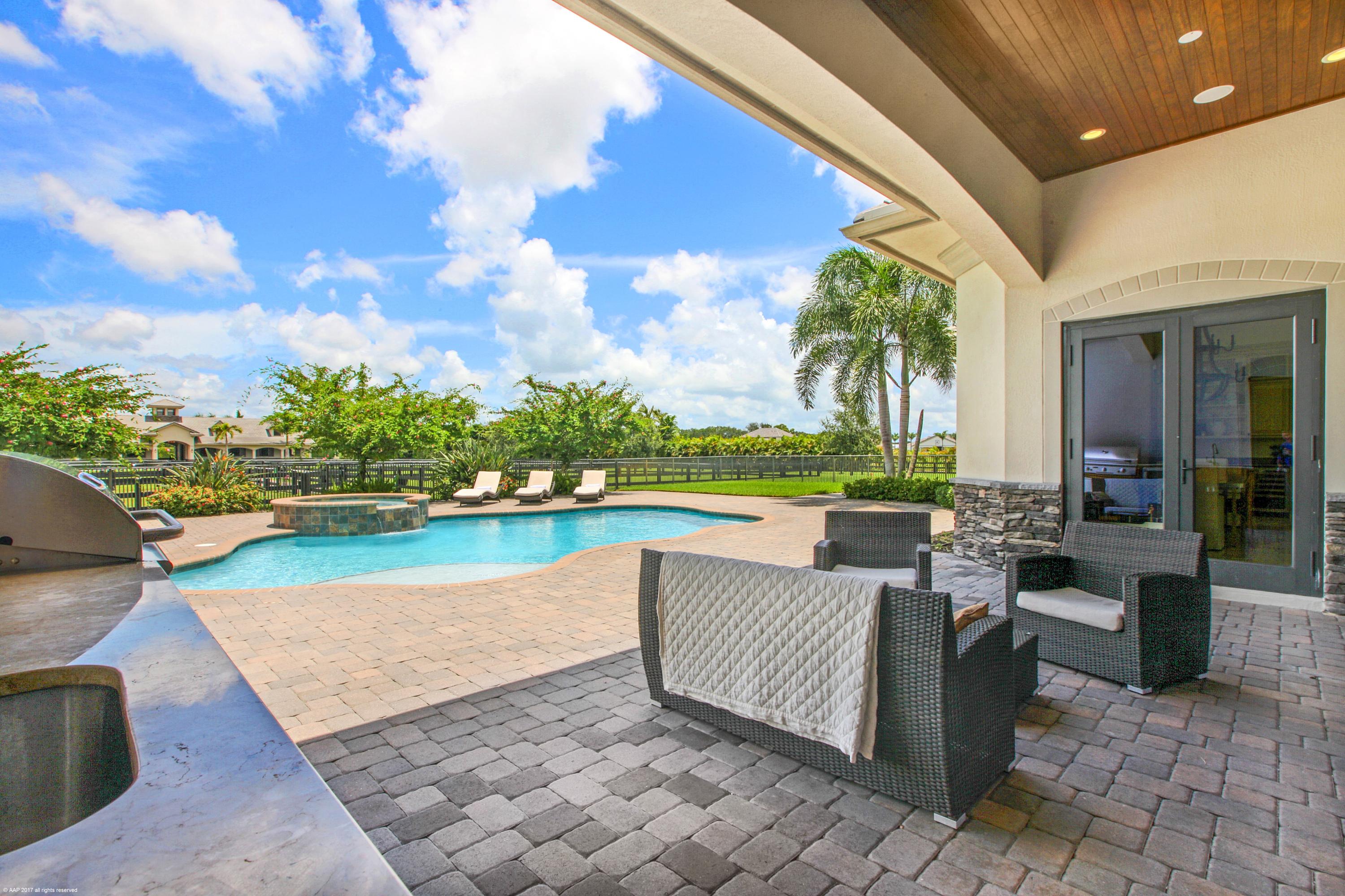 PALM BEACH POINT - Residential