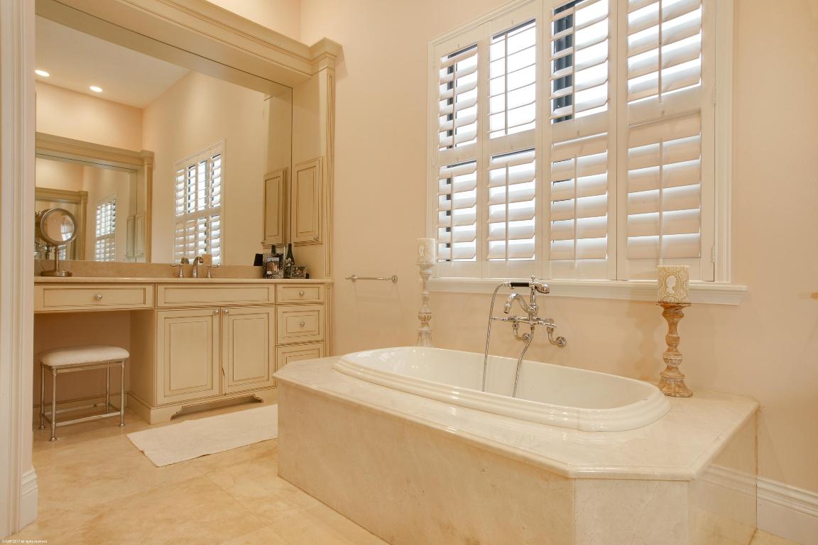 PALM BEACH POINT - Residential