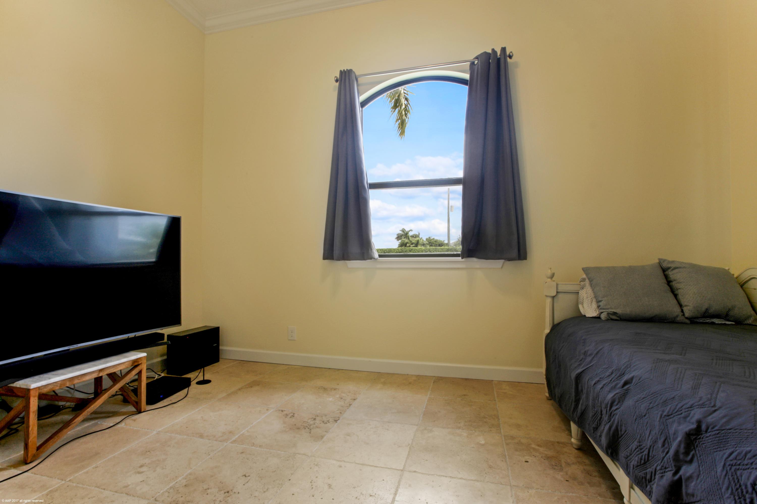 PALM BEACH POINT - Residential