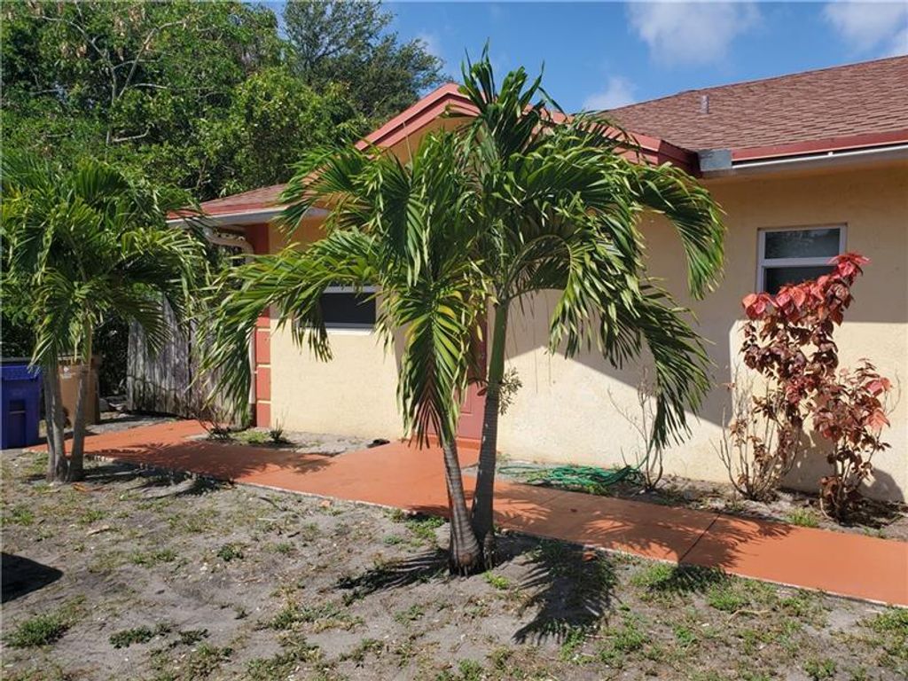 Photo of 160 SE 2nd Ct, Deerfield Beach, FL 33441 (MLS # F10309211)