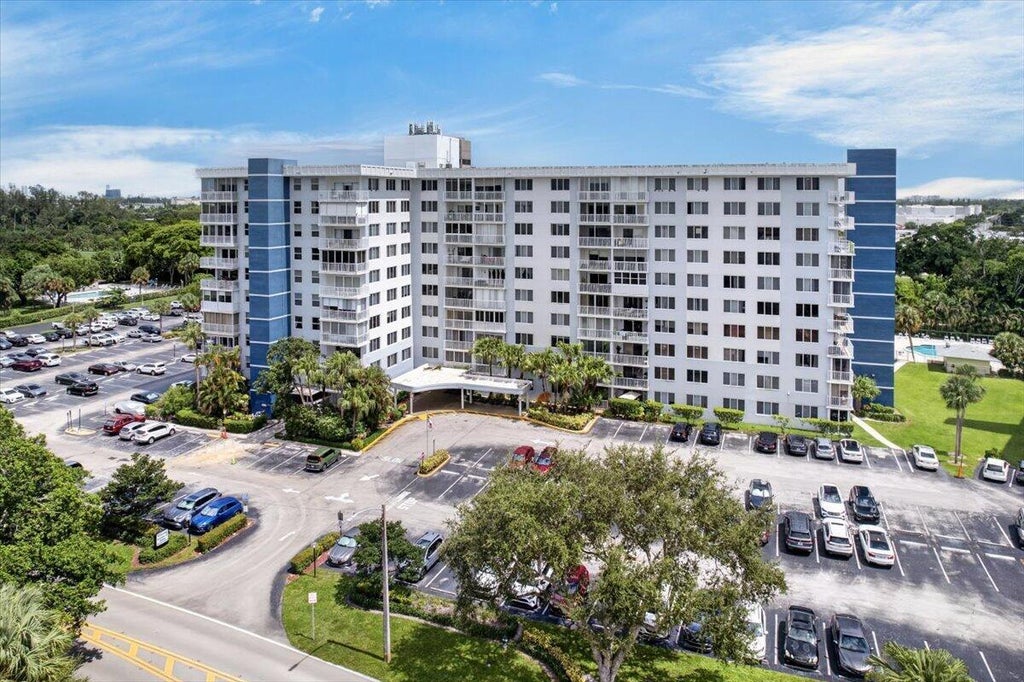 Photo of 4200 Hillcrest Drive, Hollywood, FL 33021 (MLS # B26065062)