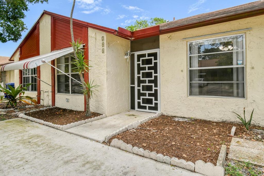 Photo of 204 Palmetto Court W, Jupiter, FL 33458 (MLS # R11002415)