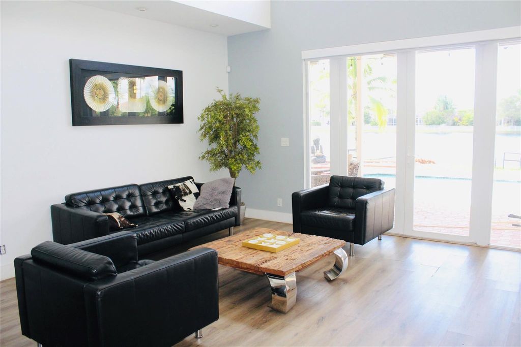 Photo of 1512 SW 187th Ter, Pembroke Pines, FL 33029 (MLS # F10533232)