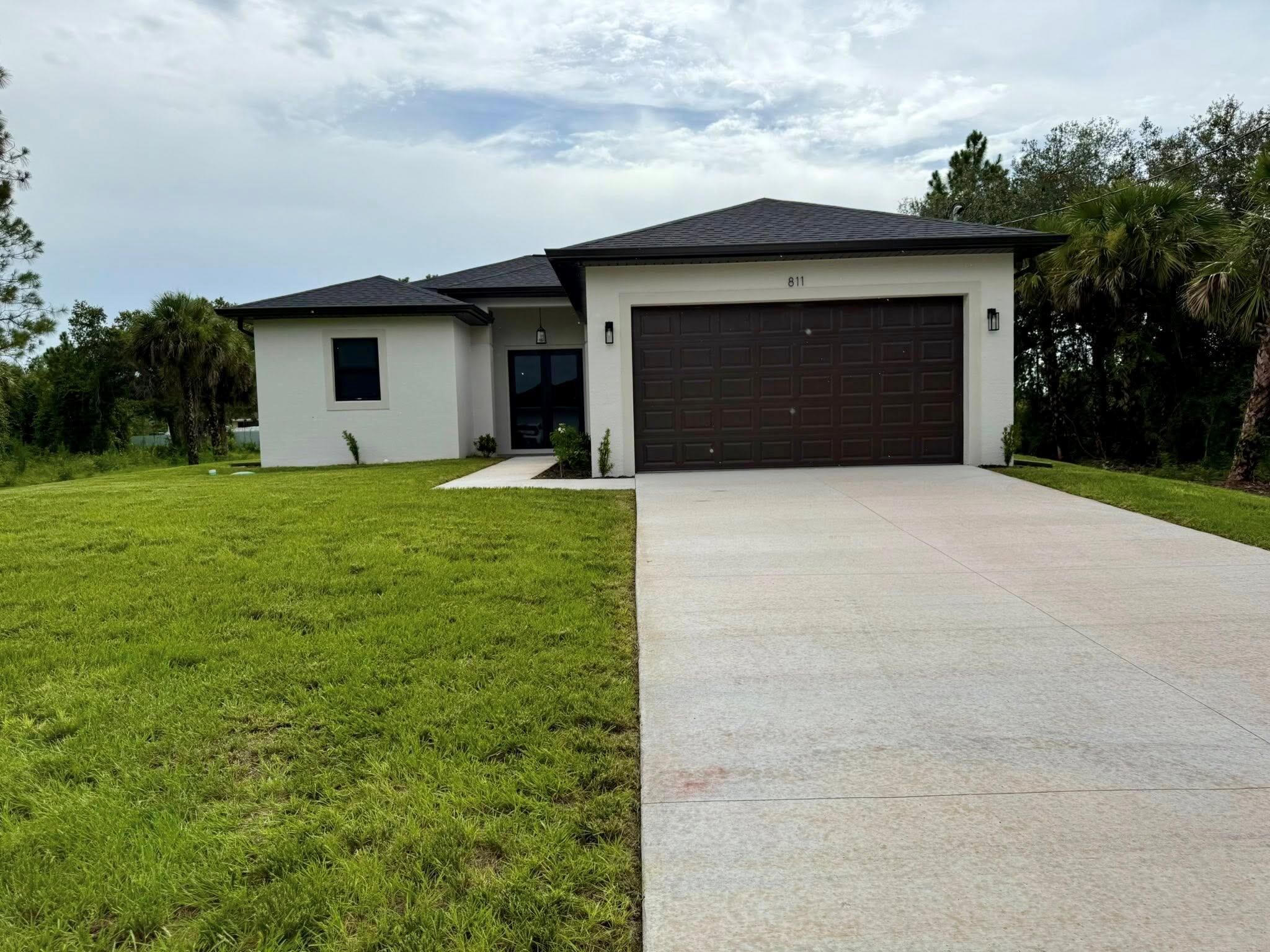 Beautiful new construction property set on half an acre of land in a peaceful area of Lehigh Acres--an ideal place for you and your family to call home. This residence offers impact-resistant windows, elegant tile flooring throughout, soaring ceilings, an impressive double entry door, modern bathrooms with glass shower enclosures, a complete irrigation system, brand new appliances including washer and dryer, and much more. Conveniently located close to major thoroughfares, providing easy access to I-75. Hermosa propiedad de nueva construccion ubicada en un terreno de media hectarea en una tranquila zona de Lehigh Acres, un lugar ideal para que usted y su familia lo consideren su hogar. Esta residencia ofrece ventanas resistentes a impactos, elegantes pisos de baldosas, techos altos.