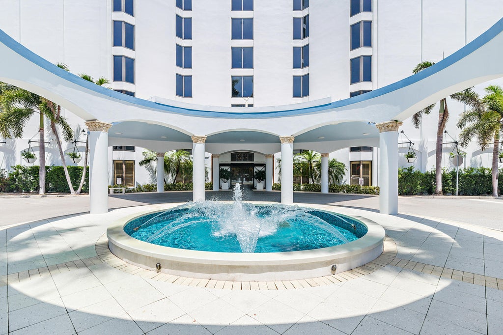 Photo of 3800 Washington Road #901, West Palm Beach, FL 33405 (MLS # B26042310)