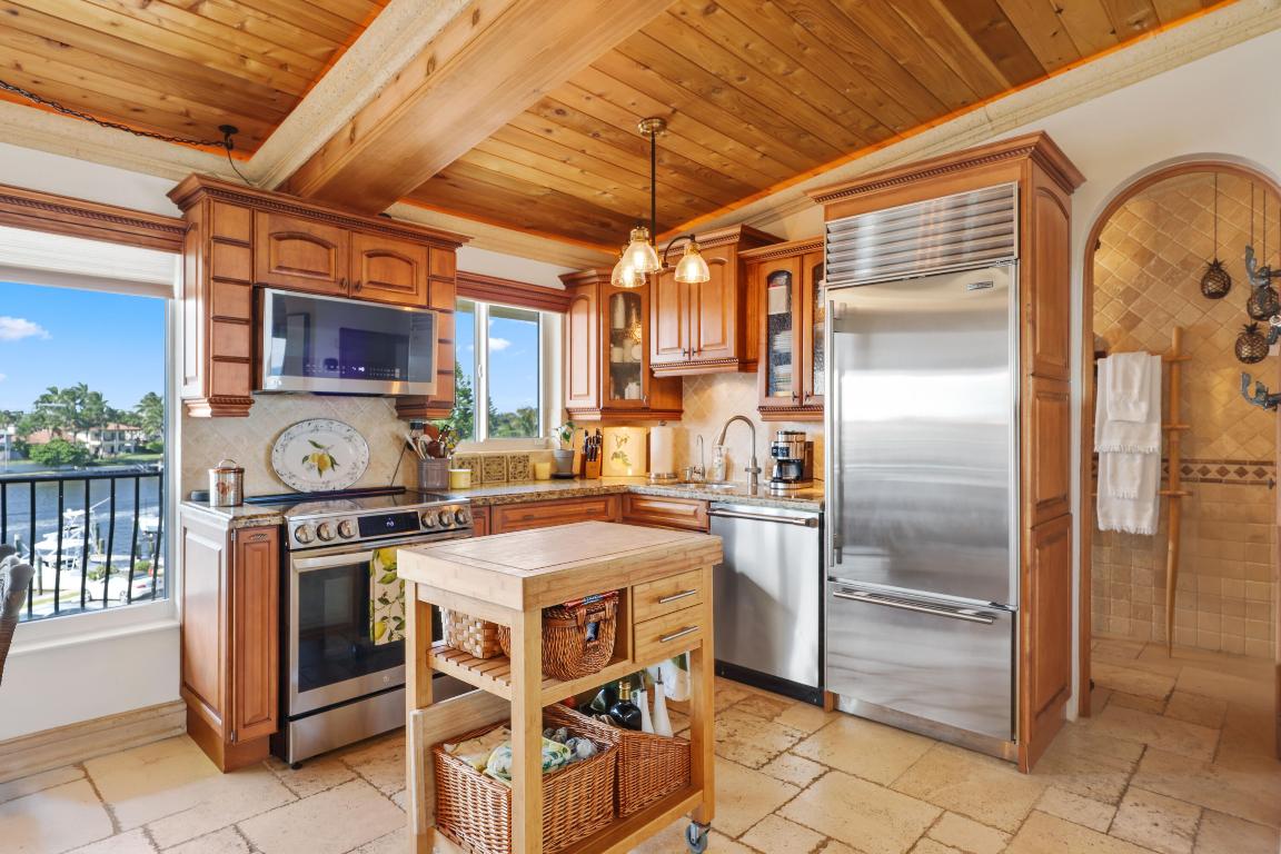 HILLSBORO MILE OCEAN APTS SEC 4 - Residential