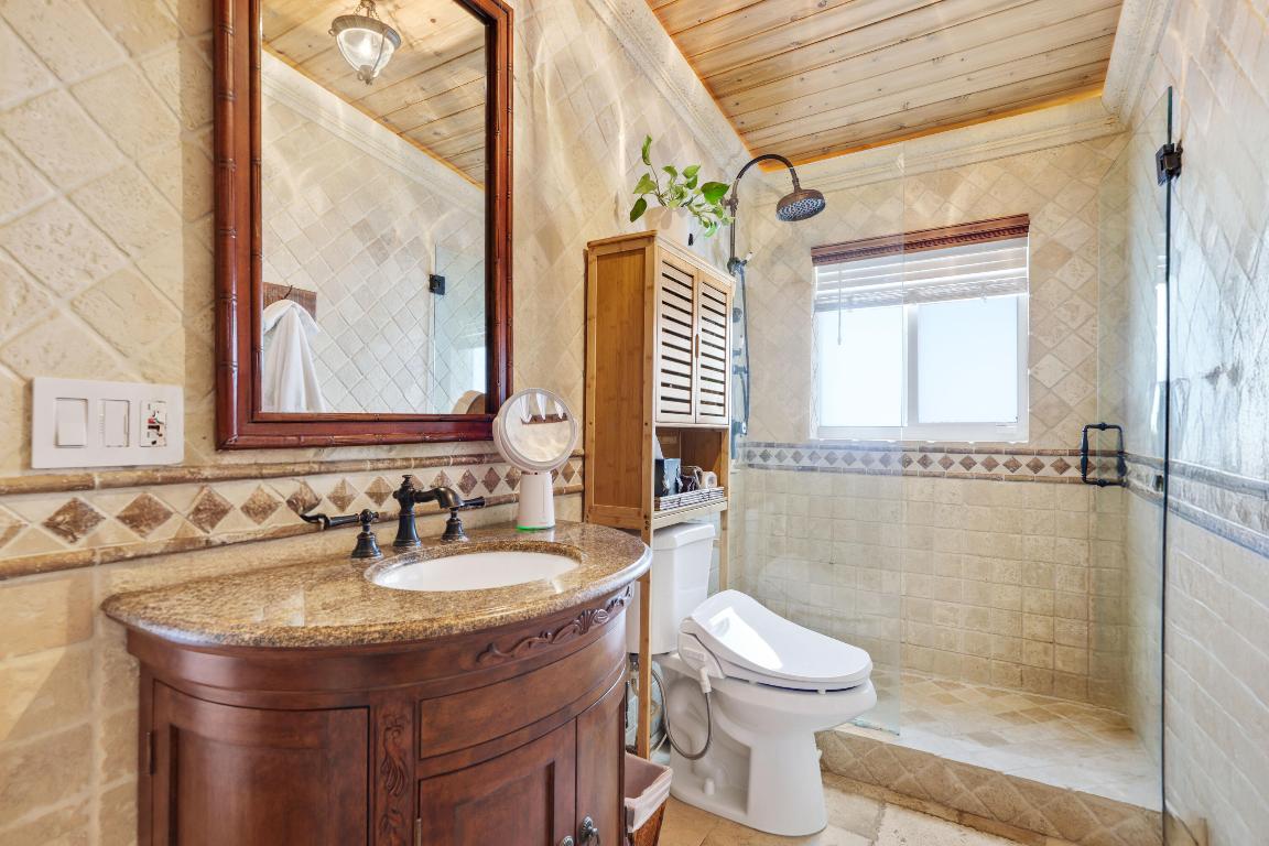 HILLSBORO MILE OCEAN APTS SEC 4 - Residential