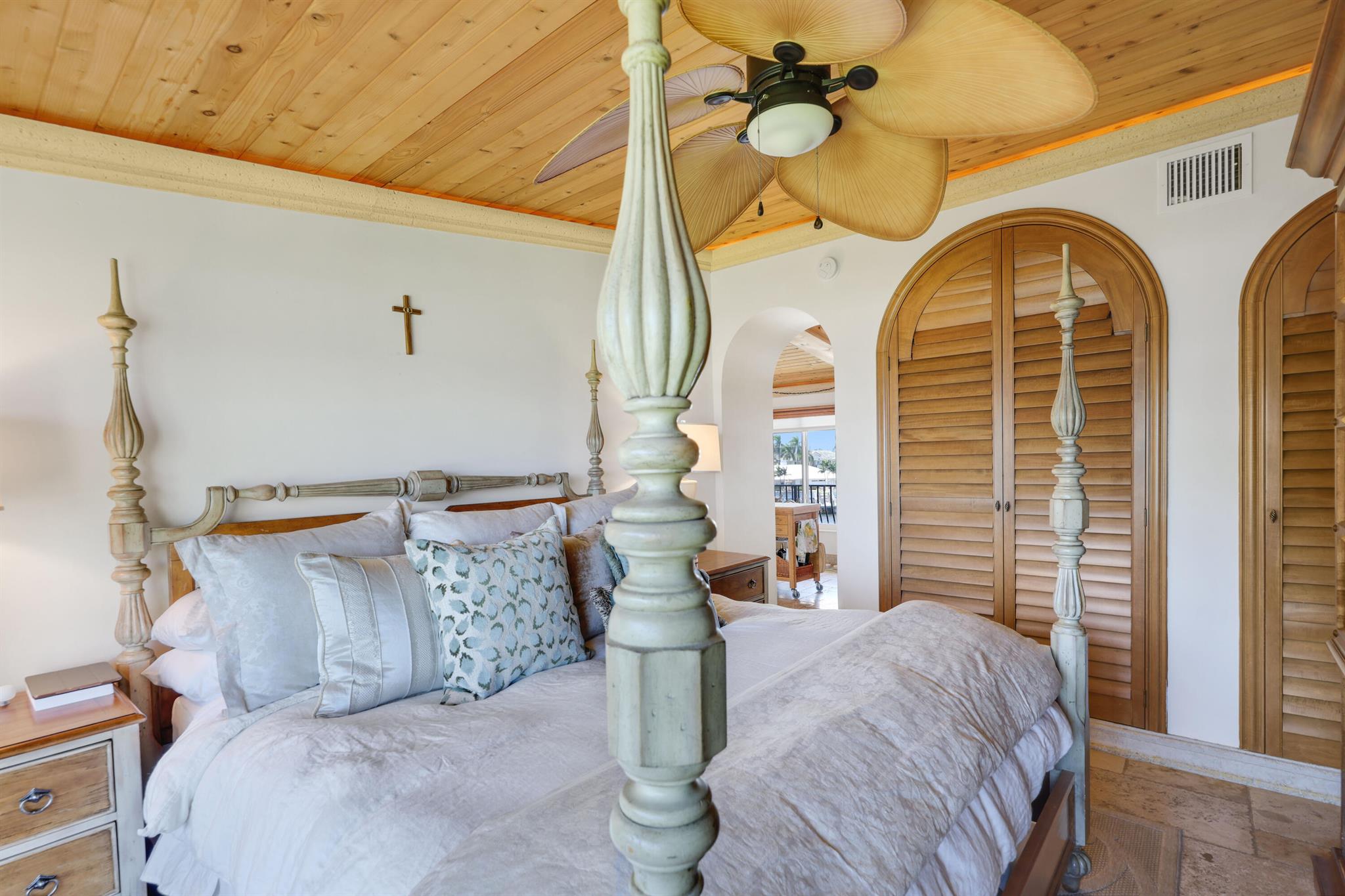 HILLSBORO MILE OCEAN APTS - Residential