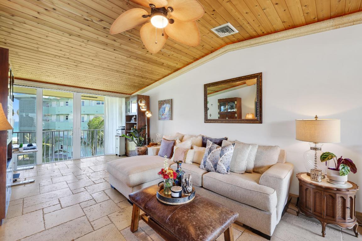 HILLSBORO MILE OCEAN APTS SEC 4 - Residential