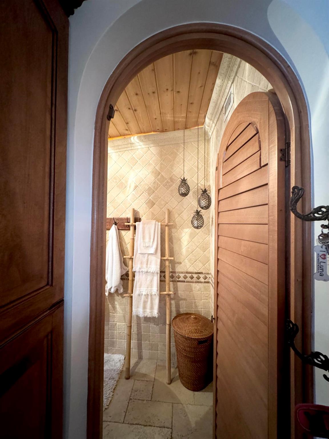 HILLSBORO MILE OCEAN APTS - Residential