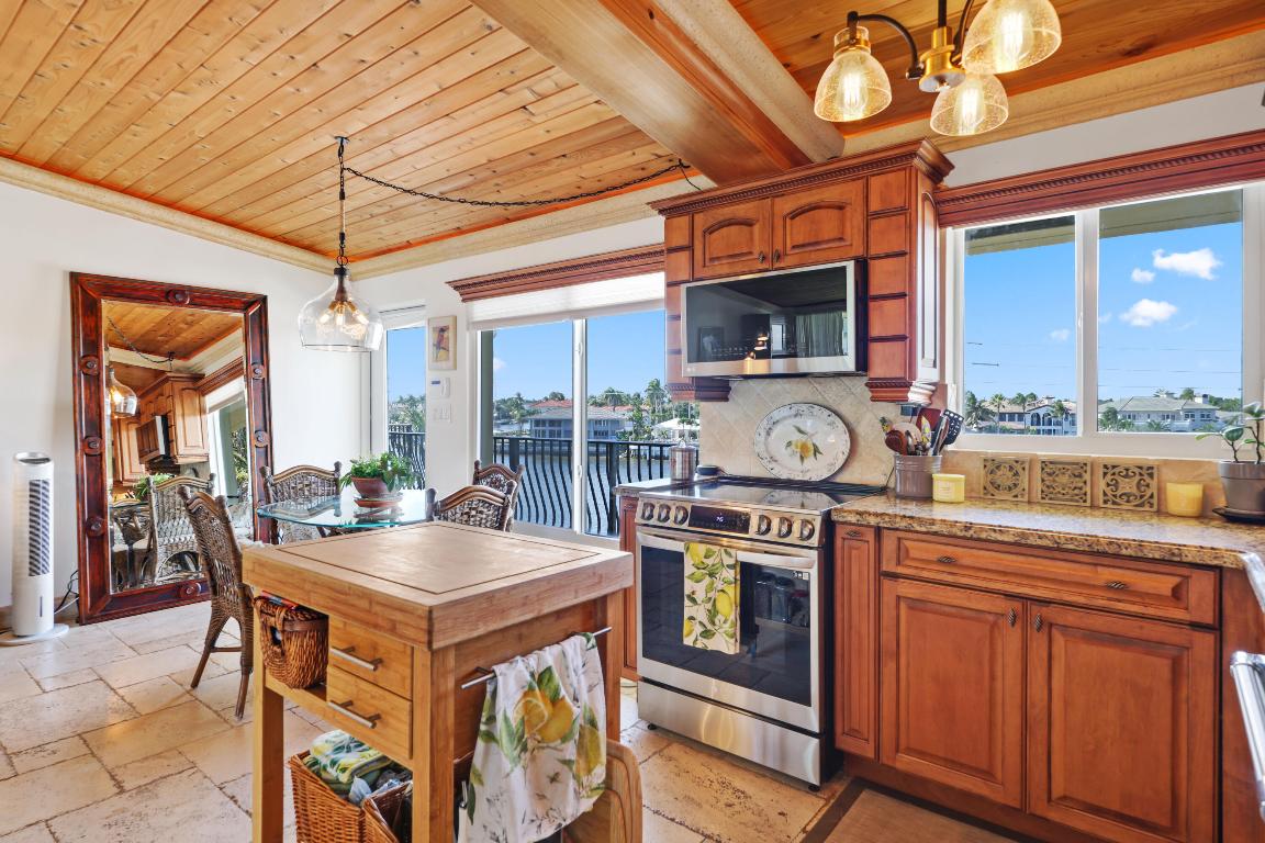 HILLSBORO MILE OCEAN APTS SEC 4 - Residential