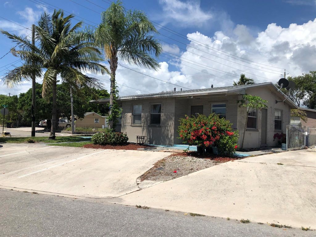 Photo of 1427 Railroad Avenue Ave, Lake Worth Beach, FL 33460 (MLS # R10789963)